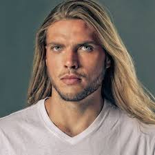 Sean Lee Smith as Callan Lyons