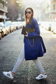 White Adidas Grand Prix Blue Coat Moda Haftalari Adidas Kadinlar Ve Sokak Stili