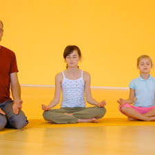 Check spelling or type a new query. Kinder Yoga Lotussitz Sonnengruss Schmetterling Der Spiegel