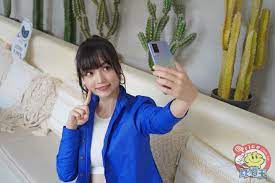Vivo v21 5g很貼心設計了小頭」模式，就算站在最前面自拍，也能縮小頭跟臉的比例；困擾二，黑嘉嘉分享有時因工作關係出席晚上活動，都會因現場光線不足無法拍出清晰照片，這時只要開啟vivo v21 5g的雙柔光燈即可補光；至於第三個困擾，黑嘉嘉表示，沒工作時. åœæ£‹å¥³ç¥ž é»'å˜‰å˜‰ä¹Ÿæ„›æ‹ Vivo V21 5g å…¨æ–°ç™»å ´ ç¬¬1é  Vivoè¨Žè«–å€ Eprice è¡Œå‹•ç‰ˆ