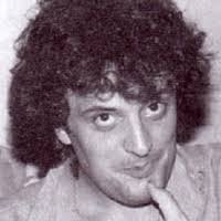 Fue miembro del grupo de rock progresivo delirium y ha trabajado con fabrizio de andré , riccardo tesi , anna oxa , mia martini , ornella vanoni , shirley bassey y francesco de gregori. C E Tempo Accordi 100 Corretti Ivano Fossati