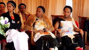 King mswati iii acted after pictures emerged of his minister ndumiso mamba hiding in the base of his adulterous wife's bed. Meet African King Wey Get 15 Wives Bbc News Pidgin