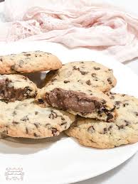 Cookies Aux Pepites De Chocolat Fourres Au Nutella En 2020 Cookies Pepite Chocolat Pepite Chocolat Nutella
