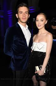 Her mother is actress sally dynevor, who plays in the hit soap coronation street, and has made quite the name. Enchanting Phoebe Dynevor A Fansite On Twitter While We Im Patiently Wait For Any Photos Of Phoebe From Today S Sagawards Here S Phoebe With Bridgerton Costar And Friend Jonathan Bailey At The 2019 Bifas