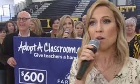 Sheryl Crow hands over cash to her hometown high school's teachers in  touching visit
