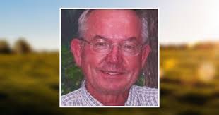 Holly Whaley's Instagram, Twitter & Facebook