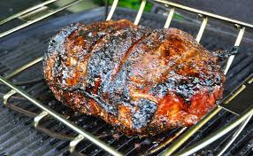 Gegrillter Schweinebraten Stopft Viele Hungrige Mauler Von Essen Nach Hessen Gegrillter Schweinebraten Schweinebraten Schweinenacken Grillen