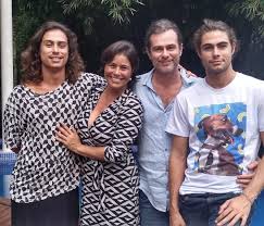 É a primeira inédita nesse horário, antes só de remakes. Conheca 35 Filhos De Famosos Que Sao A Cara Dos Pais Jetss