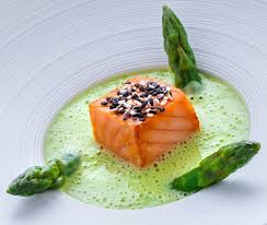 Creme Glacee D Asperges Vertes Saumon Mi Cuit Au Sesame Recette Entree Gastronomique Recettes De Cuisine Recette Gastronomique
