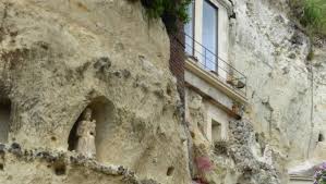 Village Prefere Des Francais Stephane Bern En Tournage A Troo Aux Portes De La Sarthe
