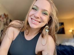 Amber Freese's Instagram, Twitter & Facebook