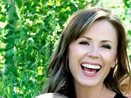 First 'Bachelorette' writes book about gratitude, despite hardships