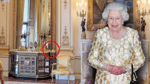 Green drawing room, windsor castle. The Queen S Secret Door At The White Drawing Room In Buckingham Palace Revealed Youtube