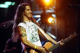 He has also been seen with his hair cut just below the shoulder. Reasons Why I D Do Anthony Kiedis Reason 2 The Hair Volution