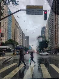 Previsão para a noite desta quinta-feira (21/05) é de chuva fraca e ventos fracos a moderados | Confira