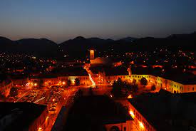 În baia mare, toți elevii vor putea merge la ore cu prezență fizică. Baia Mare Wikipedia