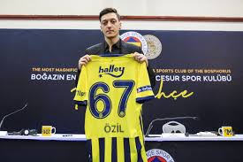 Mesut ozil confirms imminent fenerbahce transfer & reveals squad number tom gott 1/17/2021 man who drove truck through california protest to plead guilty in gun case B R Football On Twitter Mesut Ozil Is Unveiled As A Fenerbahce Player