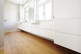 Ein badezimmer neu gestalten mit vielen ideen. Badezimmer Mit Eicheboden Dielenboden Bad Badezim