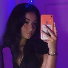 Danielle Borowski's Instagram, Twitter & Facebook