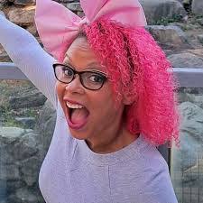 Liza Roberts's Instagram, Twitter & Facebook