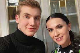 Его постоянно видят вместе с отцом на официальных мероприятиях. Yy2aipa72t2tim