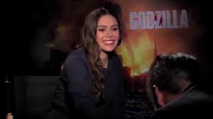In 2017 elizabeth olsen began dating musician robbie arnett. Godzilla 2014 Interview With Elizabeth Olsen Youtube