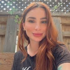 Jess Rowan's Instagram, Twitter & Facebook