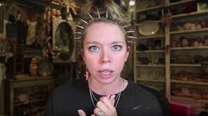 YouTube's Grav3yardgirl Is Changing Her Point of View