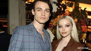 Dove olivia cameron was born chloe celeste hosterman on january 15, 1996 in bainbridge island, washington 2020 various artists: Liebes Aus Bei Descendants Stars Dove Cameron Thomas Doherty