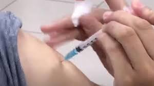 你接種國家研發還是外國研發的新冠疫苗，人家會對你有某種看法。 有朋友知我接種了科興疫苗，說「咩你咁愛國」。 我於是一連反問三個問題：打科興疫苗就代表愛國嗎？ 你不愛國嗎？ 愛國又有何不妥？ 不同地方出產. T Mpqggvep1iam