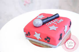 Gateau Chanteur Micro The Voice Musique Chanteuse Singer Star Gateaux Personnalises Paris Passion Gateau Personnalise Gateau Anniversaire Cake Design