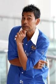 Zombi kampung pisang (kampung pisang's zombies) is a 2007 horror comedy malay film from malaysia directed by mamat khalid. Zombi Kampung Pisang 2007 Trakt Tv