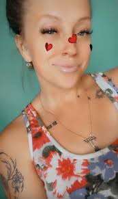 How to remove a person from a Snapchat photo?