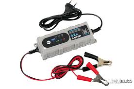 La batteria è uno degli elementi dell'auto a cui prestare particolare attenzione. Batteria Scarica Auto Ferma Consigli Come Ricaricarla E Mettere In Moto Newsauto It