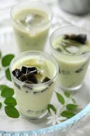Black jelly (cincau hitam) is manufactured as an instant powder, like other instant jellies or agar. Es Cincau Cincau