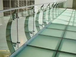 Glass handrail glass railing system glass balustrade balcony glass design balcony railing find out all of the information about the pauli france product: Glass Balcony And Balustrade Designs To Inspire You Glassonweb Com