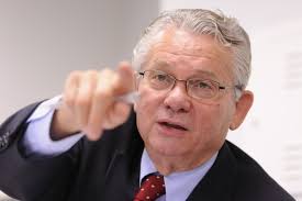 Não é mais no grito que se lidera