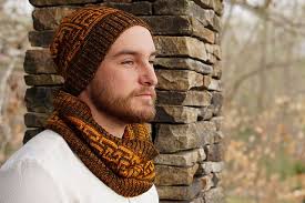 Aztec Maze Cowl pattern by Kelli Small