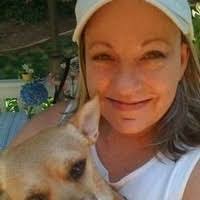 Beth Leslie's Instagram, Twitter & Facebook