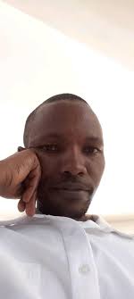 How do cycling clubs manage different riding styles and paces?