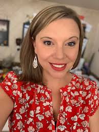 What city/state are you hanging out from? What are your top 3 accessory  must-haves? What's your favorite Thanksgiving food?