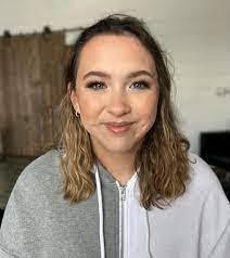 Serena Dewitt's Instagram, Twitter & Facebook