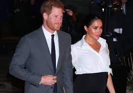 La duchesse de sussex et son mari le prince harry vont bientôt accueillir leur deuxième enfant. Meghan Markle Tres Enceinte Au Bras Du Prince Harry Pour Une Soiree Speciale Elle