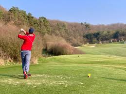 You can golf without having to split people apart. Golf Club De Geneve All Square Golf