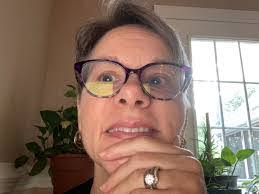 Tracy Moeller's Instagram, Twitter & Facebook