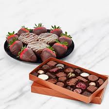 These fancy looking berries are so incredibly easy to make. Deluxe Chocolate Berry Duo Edible Arrangements