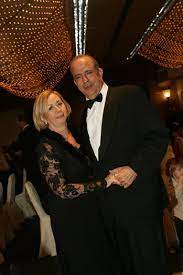 José manuel rodrigues berardo, gcih, comih, best known as joe berardo, is a portuguese businessman, stock investor, speculator, and art collector. A Vida Intima De Joe Berardo O Excentrico E Ex Playboy Casado Com Separacao De Bens Ha 50 Anos Nacional Flash