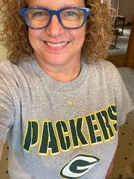 Elaine Cartwright's Instagram, Twitter & Facebook