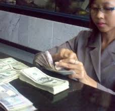 Berikut adalah urutan mata uang tertinggi sampai terendah di dunia. Rupiah Rangking 6 Dalam Peringkat Mata Uang Paling Lemah