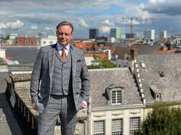 Politicoloog nicolas bouteca (ugent) geeft antwoorden. Bart De Wever Een Nieuw Werkjaar Een Nieuw Kostuum Ruitjes Schijnt Mode Te Zijn Facebook